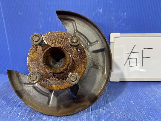 【中古】中古部品 ハイゼット S321V 右フロントナックルハブ 【3310050100-000213019944310】