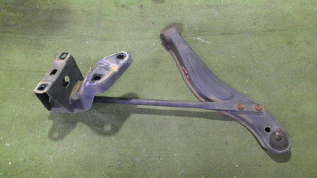 【中古】中古部品 ハイゼット S200P 左フロントロアアーム 【3500080000-250423000751740】