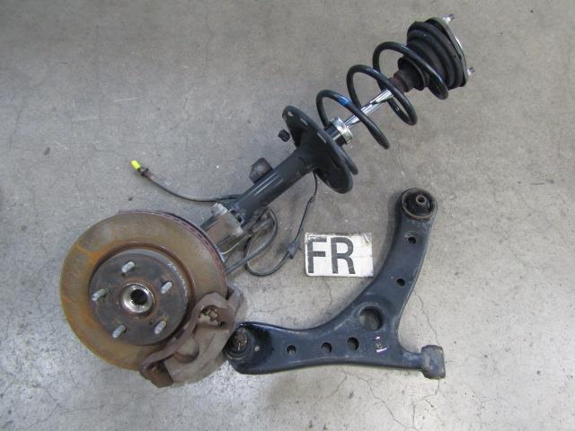 【中古】中古部品 ヴォクシー ZRR75W 右フロントストラット 【3330200100-242826000050100】