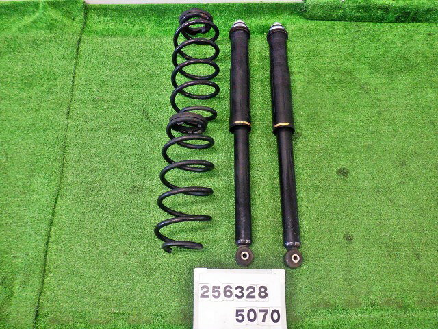 【中古】中古部品 アクア NHP10 右リアショックアブソーバー 【3330890100-000025632850700】