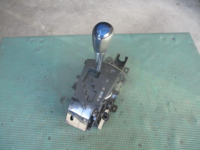 【中古】中古部品 アクア NHP10 シフトレバー 【3310190100-000255007637850】