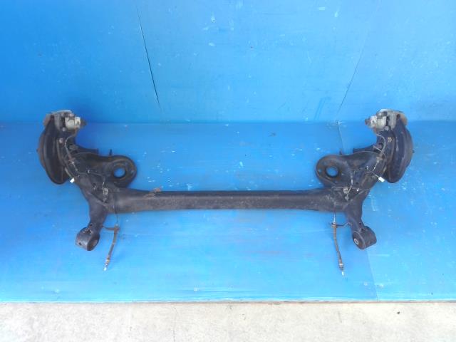 【中古】中古部品 プリウスα ZVW41W リアアクスルホーシング 【3310550000-250520001541200】