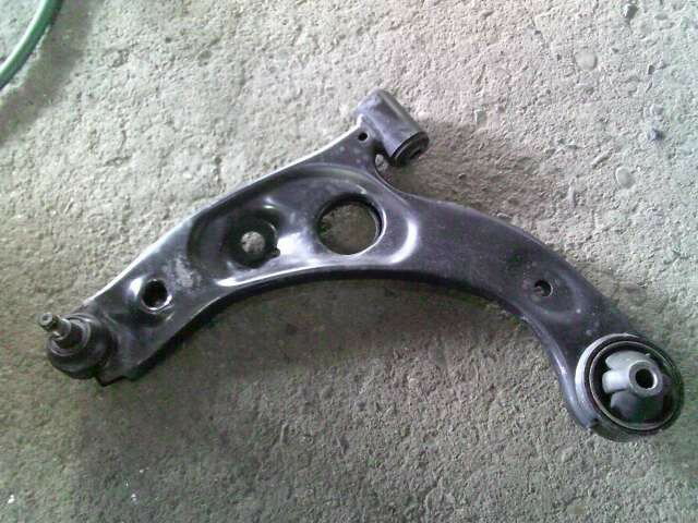 【中古】中古部品 ムーヴ L150S 右フロントロアアーム 【3330220100-250823000351720】