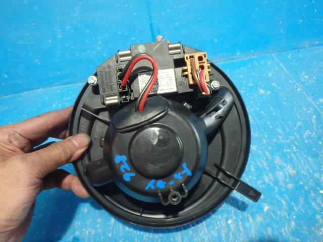 【中古】中古部品 VW ゴルフトゥーラン 1TCAV ヒーターブロアモーター 【333101080...
