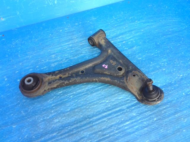 【中古】中古部品 ハイゼットアトレ S321G 右フロントロアアーム 【3310550000-250805001951720】