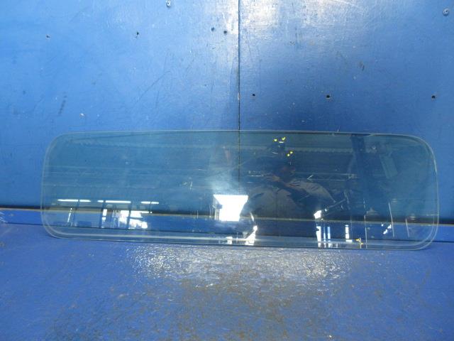 【中古】中古部品 NT100クリッパー DR16T リアウインドガラス 【3310270100-000014909715700】