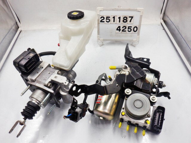 【中古】中古部品 プリウス ZVW50 ABSアクチュエーター 【3330890100-000025118742500】