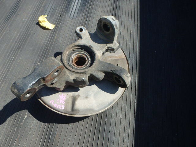 【中古】中古部品 ハイゼット S210V 右フロントナックルハブ 【3331010800-000023498344310】