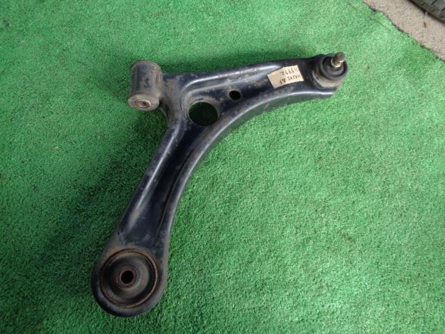 【中古】中古部品 アルト HA24S 右フロントロアアーム 【3340030100-119972000051720】