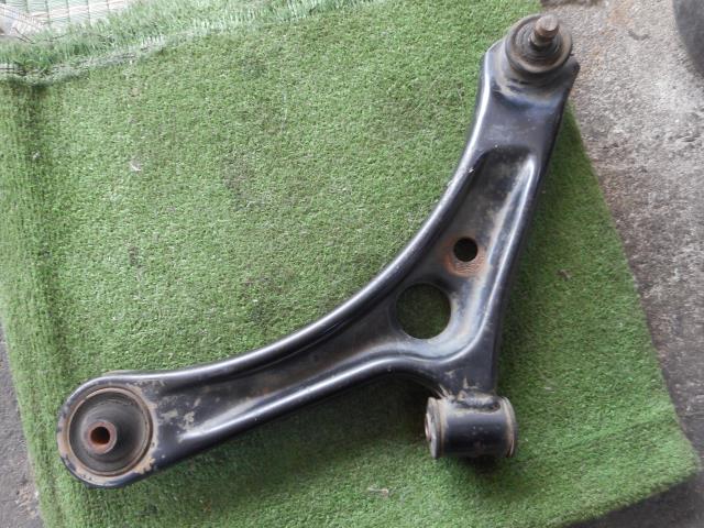 【中古】中古部品 ワゴンR MH22S 左フロントロアアーム 【3330190100-000002152551740】