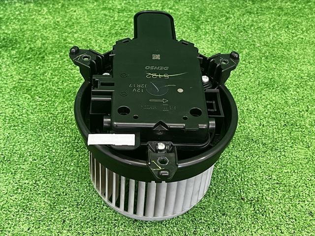【中古】中古部品 ヴォクシー ZRR85W ヒーターブロアモーター 【3330240100-002025590667900】