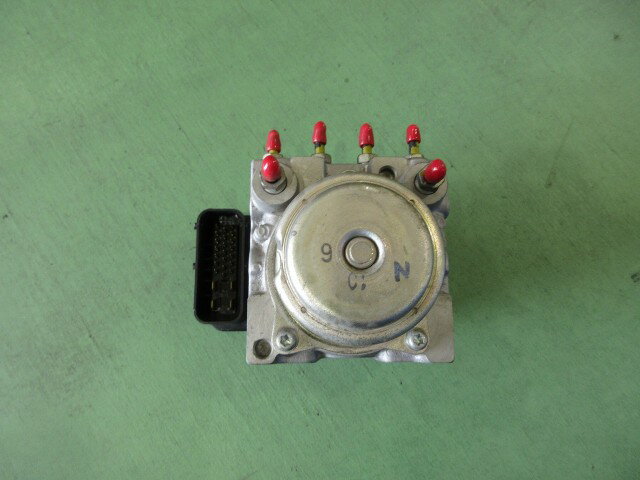 【中古】中古部品 フィット GE8 ABSアクチュエーター 【3310590000-202508056642500】