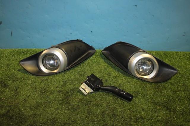 【中古】中古部品 MPV LW3W 左フォグランプ 【3330950100-000041751010950】