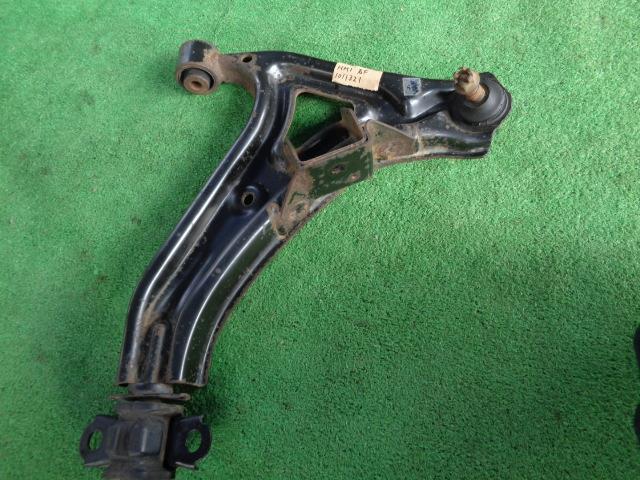 【中古】中古部品 バモス HM1 右フロントロアアーム 【3340030100-101123100051721】