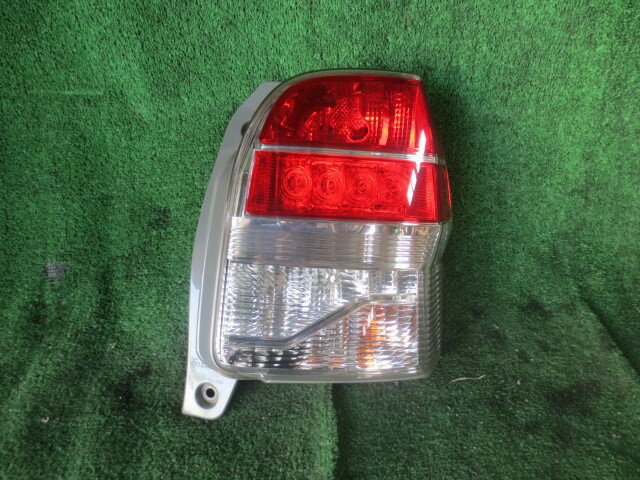 【中古】中古部品 スペイド NCP141 右テールランプ 【3340240100-202500007215500】