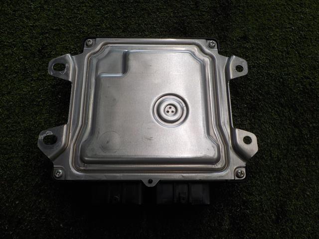 【中古】中古部品 ジムニー JB64W エンジンコンピューター 【3260200000-250826000163100】
