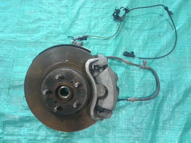 【中古】中古部品 シエンタ NSP170G 右フロントナックルハブ 【3310090100-202507072844310】