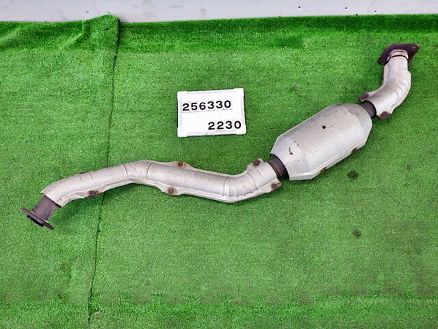 【中古】中古部品 エルグランド E51 エキゾーストセンターマフラー 【3330890100-000025633022300】