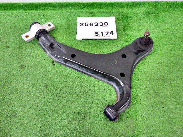 【中古】中古部品 エルグランド E51 左フロントロアアーム 【3330890100-000025633051740】