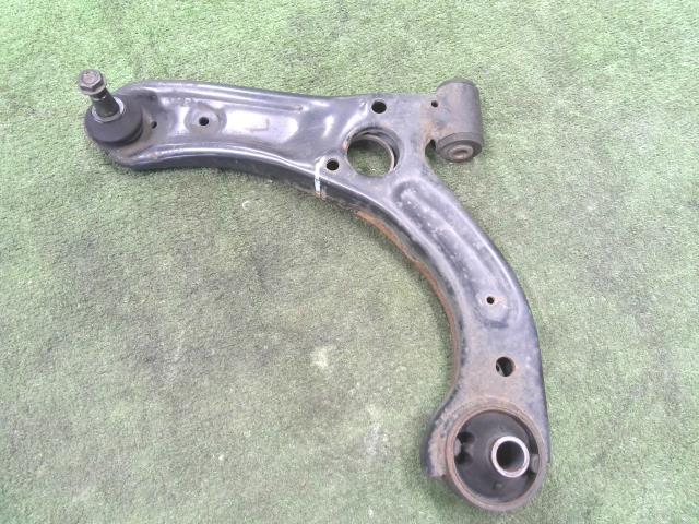 【中古】中古部品 ミライース LA300S 左フロントロアアーム 【3310200100-000022139251740】