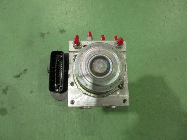 【中古】中古部品 ソリオ MA46S ABSアクチュエーター 【3310590000-202507031842500】