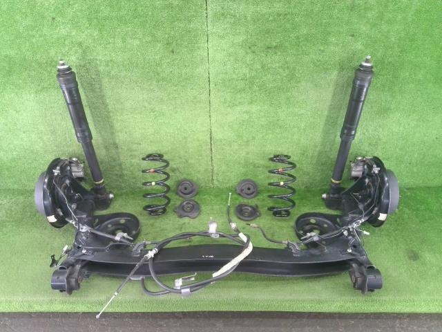 【中古】中古部品 ノア ZWR80G リアアクスルビーム 【3330990100-250620000953500】