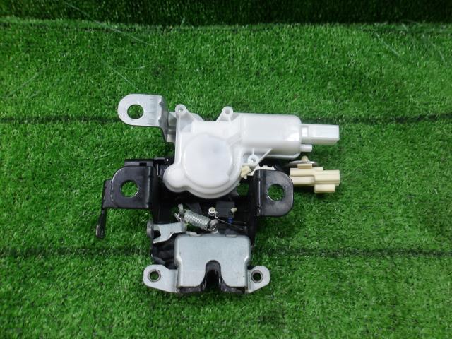 【中古】中古部品 ロードスター ND5RC トランク・バックドアクローザーモーター 【3330420100-25082800..