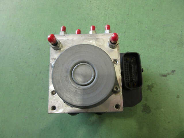 【中古】中古部品 ムーヴコンテ L585S ABSアクチュエーター 【3310590000-202509027142500】