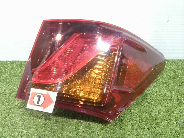 【中古】中古部品 レクサス GS GWL10 右テールランプ 【3310090100-202508023815500】