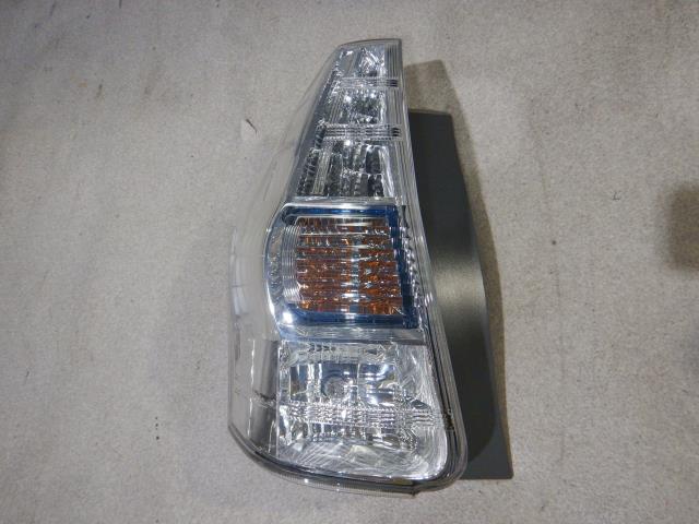 【中古】中古部品 プリウスα ZVW41W 左テールランプ 【3330810100-250909000215600】