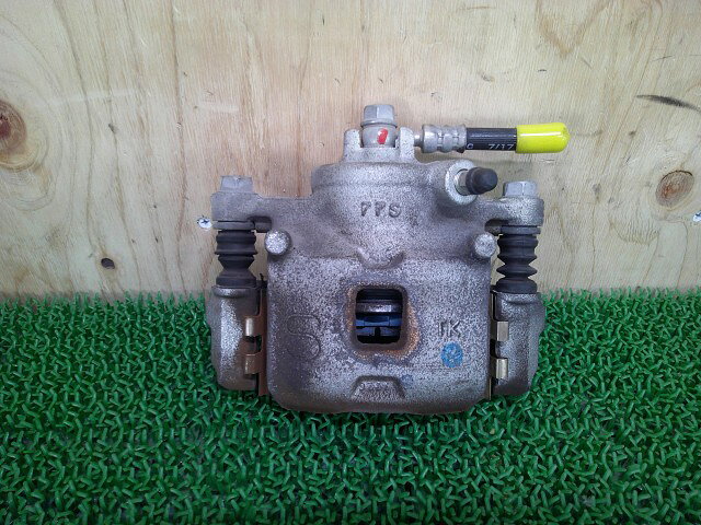 【中古】中古部品 エブリィ DA17V 右フロントキャリパー 【3330660100-000025327844330】