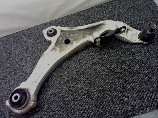 【中古】中古部品 エルグランド TE52 右フロントロアアーム 【3310550000-250822002851720】