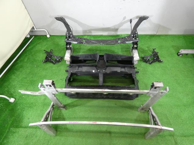 【中古】中古部品 BMW 2シリーズ 2D15 ラジエータコアサポート 【3260250000-000025130517180】