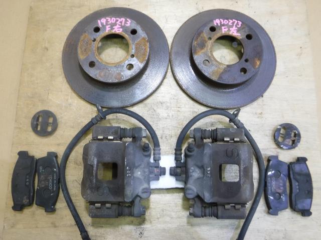 【中古】中古部品 MRワゴン MF21S 右フロントキャリパー 【3310250100-001550060644330】