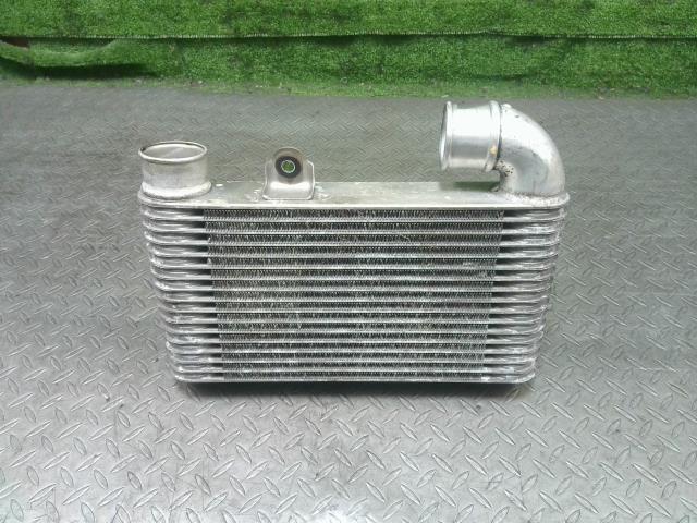 【中古】中古部品 ハイエース KDH205K インタークーラー 【3330990700-202204006520500】