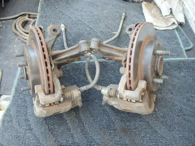 【中古】中古部品 ブーン M300S 右フロントキャリパー 【3331010800-000023567344330】