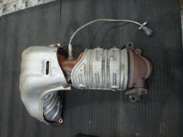 【中古】中古部品 アルファード ANH20W 触媒 【3331010800-000023543522400】