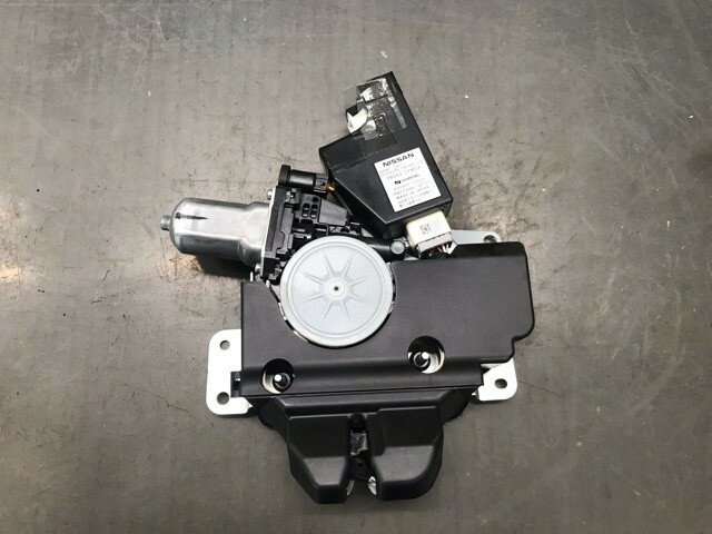 【中古】中古部品 フーガ HY51 トランク・バックドアロックソレノイド 【3330530100-000005438864590】