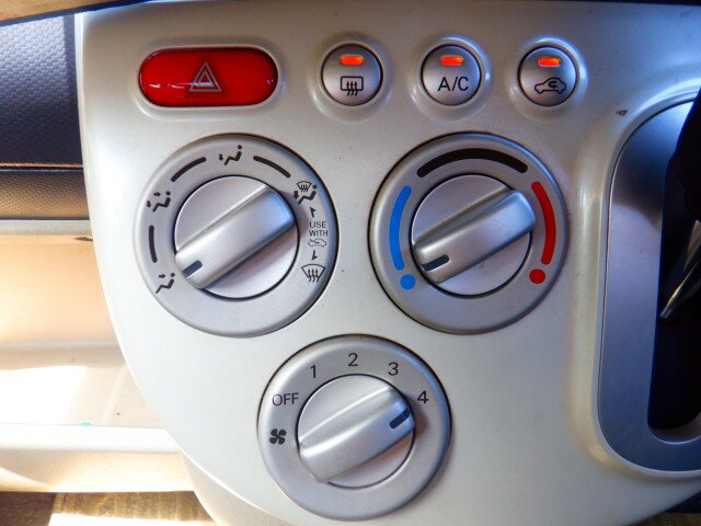 【中古】中古部品 eKワゴン H82W A/Cスイッチパネル 【3340140100-000025234160900】