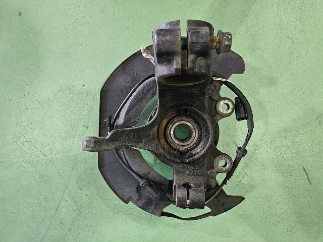 【中古】中古部品 ビアンテ CCEFW 左フロントナックルハブ 【3310590000-202509058544340】