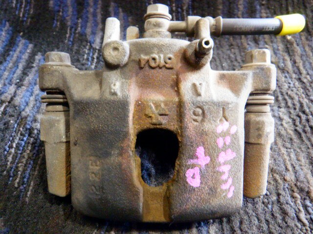 【中古】中古部品 ミニキャブ U61V 右フロントキャリパー 【3340140100-000025238044330】