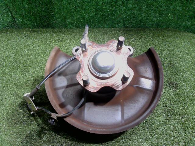 【中古】中古部品 エブリィ DA17V 右フロントナックルハブ 【3260300000-250920000244310】