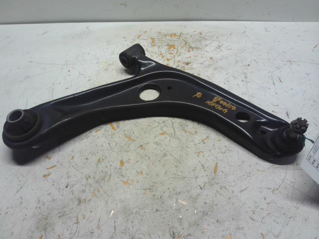 【中古】中古部品 シエンタ NSP170G 右フロントロアアーム 【3310160100-000004465451720】