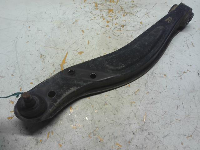 【中古】中古部品 ハイゼット S211P 右フロントロアアーム 【3310160100-000004468351720】