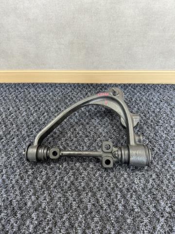 【中古】中古部品 ダイナ LY161 右フロントアッパアーム 【3330440100-250925000151730】