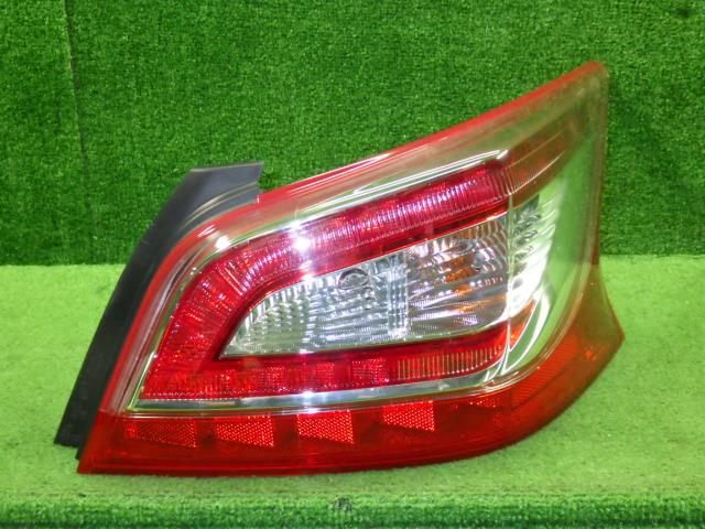【中古】中古部品 ティアナ L33 右テールランプ 【3330250100-000000912715500】