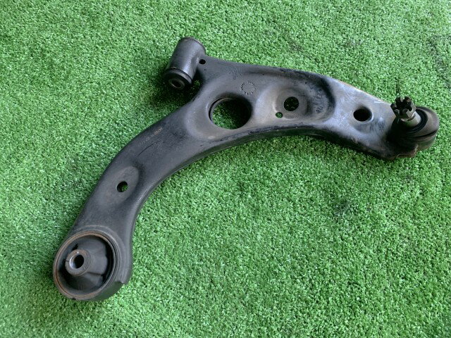 【中古】中古部品 ムーヴ L160S 右フロントロアアーム 【3330450100-250927000151720】