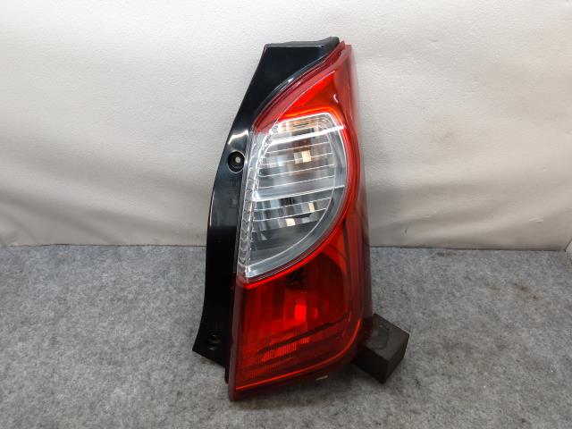 【中古】中古部品 キャロル HB25S 右テールランプ 【3310550000-250904001915500】