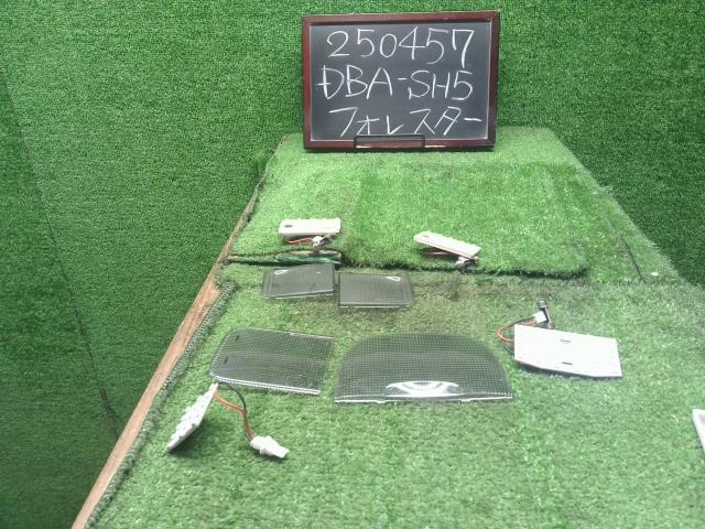 【中古】中古部品 フォレスター SH5 ルームランプ 【3330990200-000025045768200】