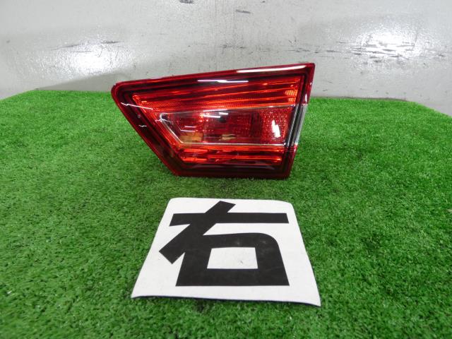 【中古】中古部品 ルノー ルーテシア RH4B 右フィニッシャーパネル 【3260250000-000025136115210】